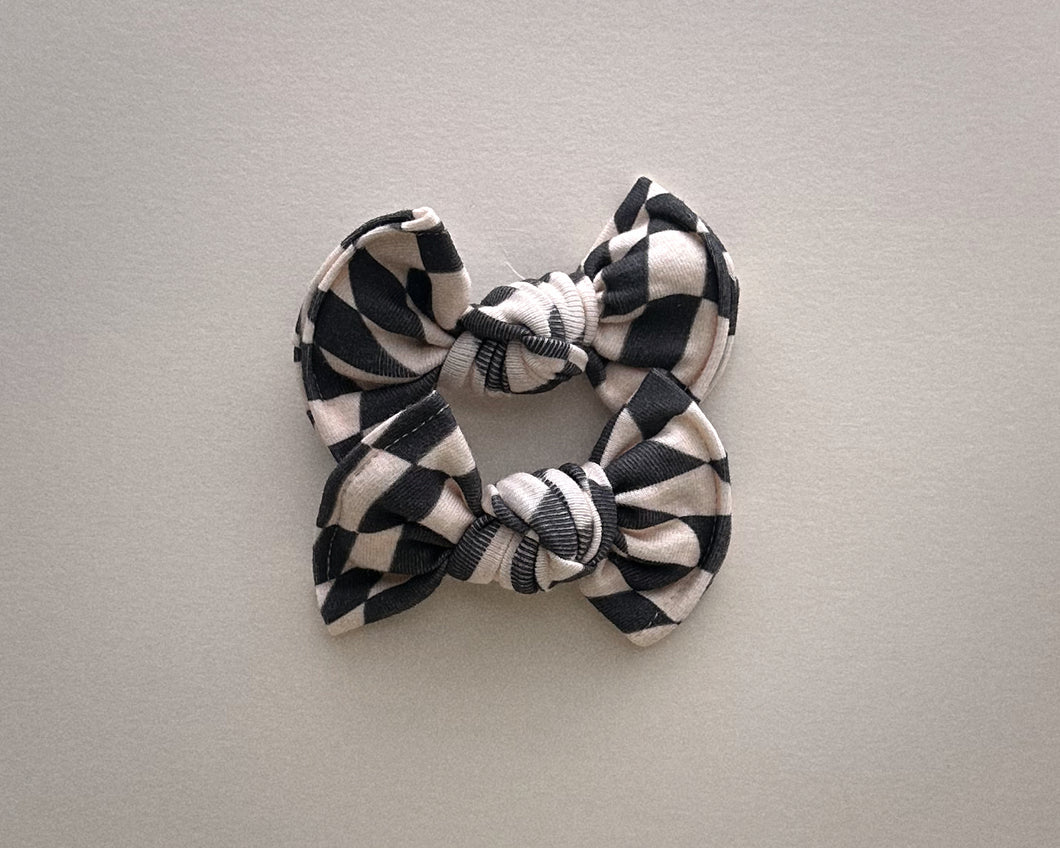 *RESTOCK* Black Wavy Check BloomCLIPS set of 2