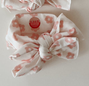 Oversized Blush Retro Daisy Tie On Headwrap